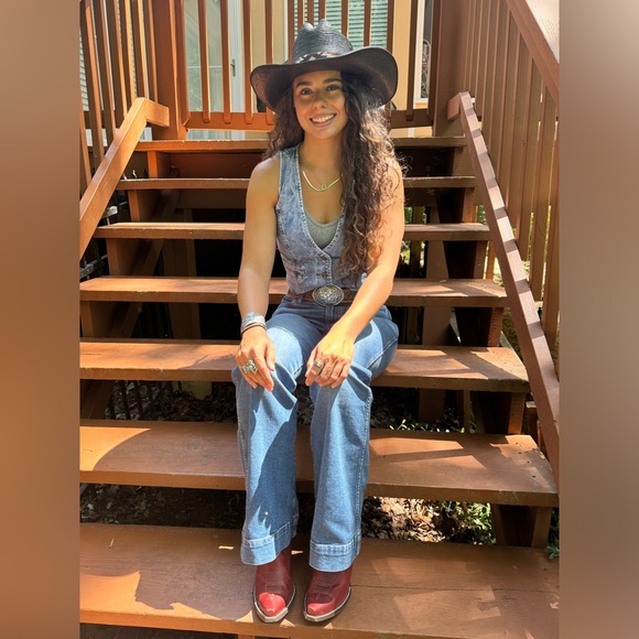 Meet your Posher, Olivia - Picture 5 of 6